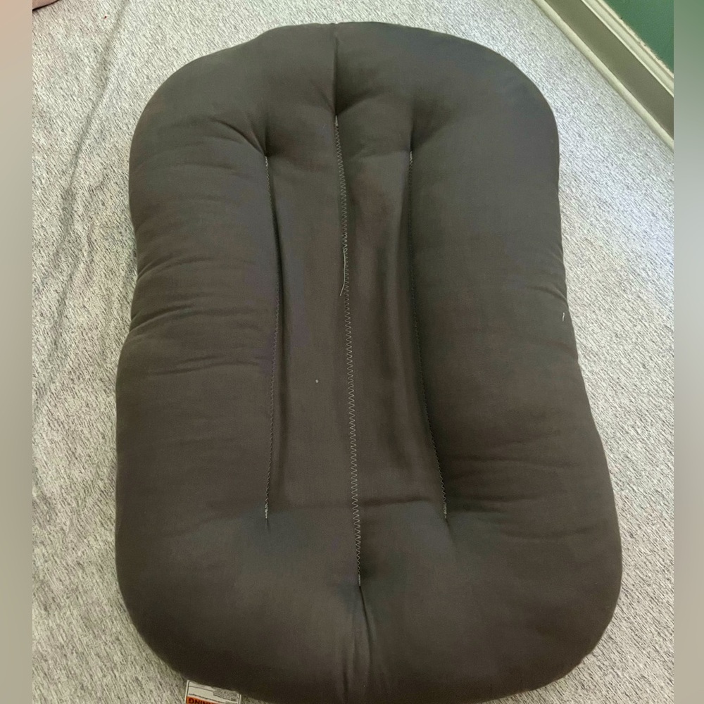 Snuggle me organic, charcoal gray